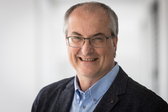 Dr. Matthias Barz